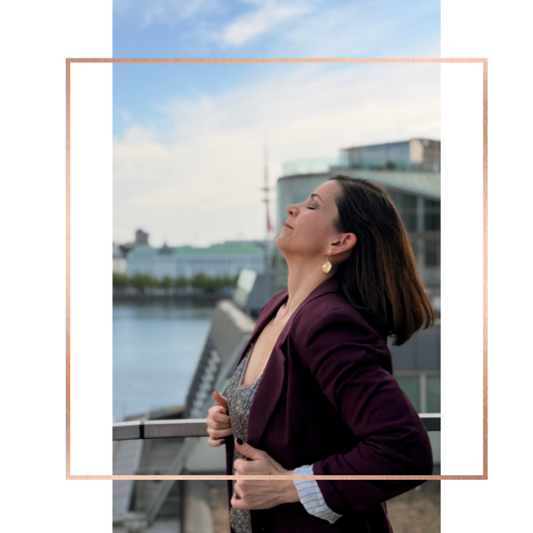 Menopause Support Coach Nadine Kashani von Inside Meno - die Anlaufstelle für Frauen aus Hamburg und online für Begleitung in der Perimenopause und Postmenopause