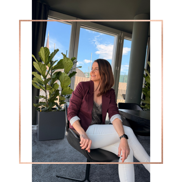 1:1 Coaching-Szene von Nadine Kashani in Hamburg mit einer Frau in der Menopause